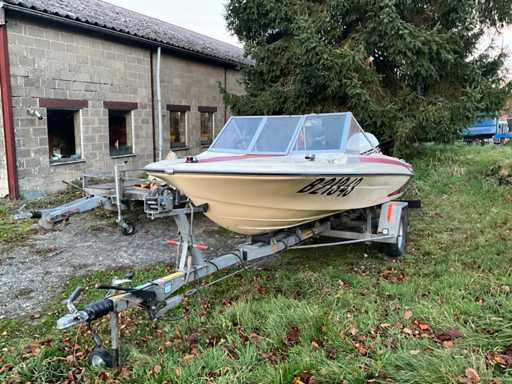 Glastron V-162 Futura Speed Boat