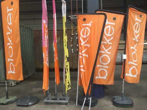 Un lot de diverse bannere publicitare