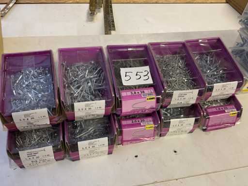 10 grijp bakjes met nagels en krammen