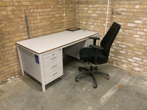 Gispen Werkbank mit Stuhl