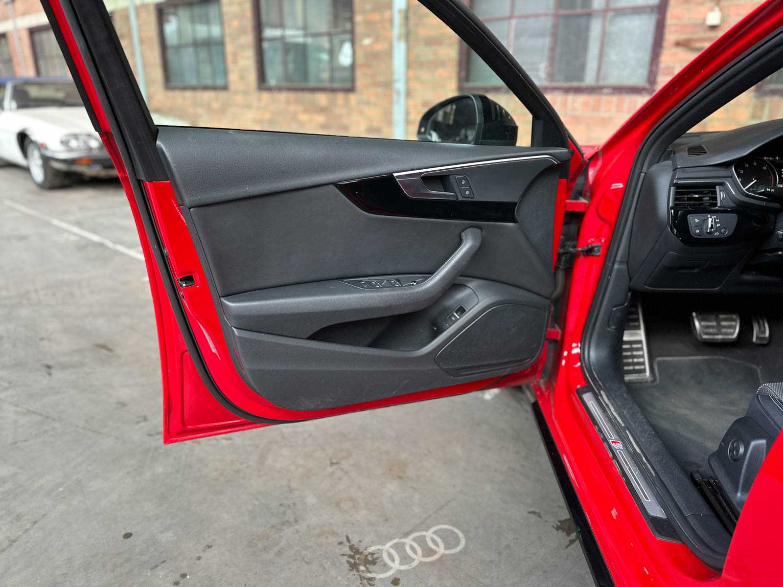 Audi A4 Avant 2.0 T g-tron Design Pro Line Plus 170pk 2018, R-401-VV