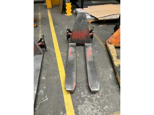 Pallet truck