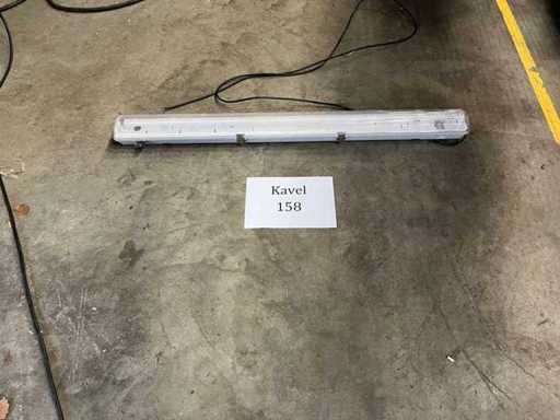 Leuchtstofflampe mit Schirm