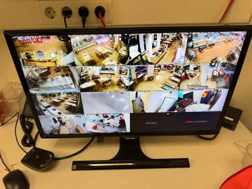 Hikvision - Beveiligingscamera systeem met 14 cameras