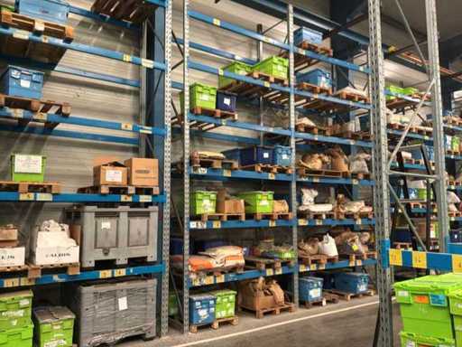 Pallet racking (2x)