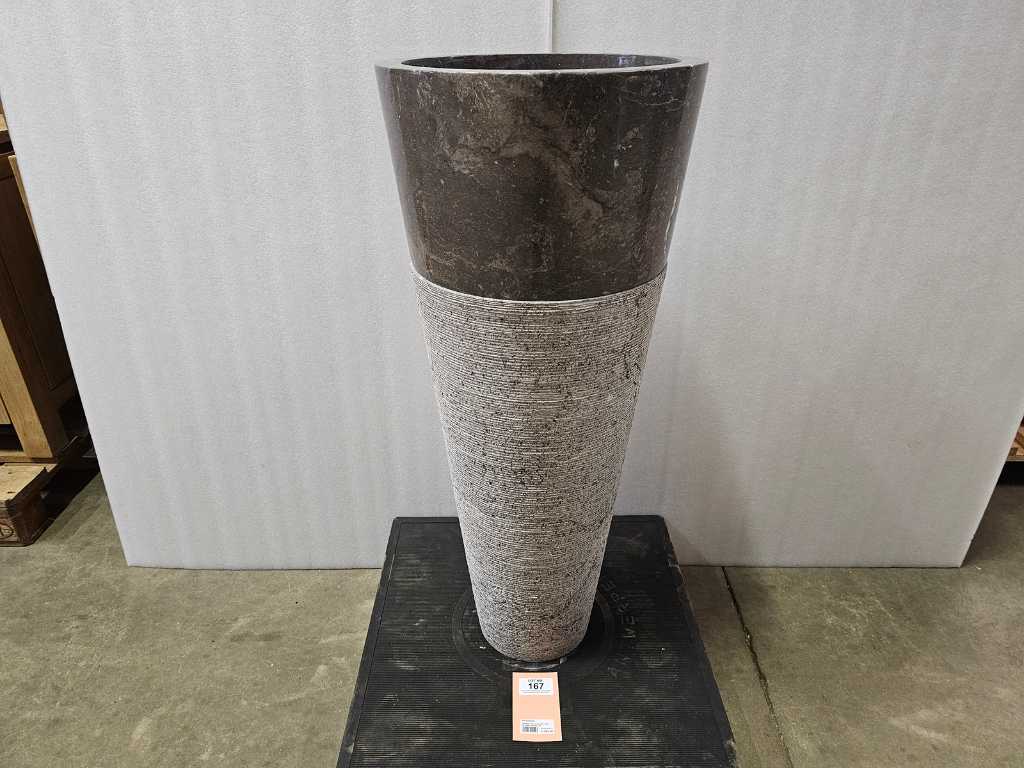 Vase design en pierre naturelle Le Havre Dia 40 x H85cm avec lavabo