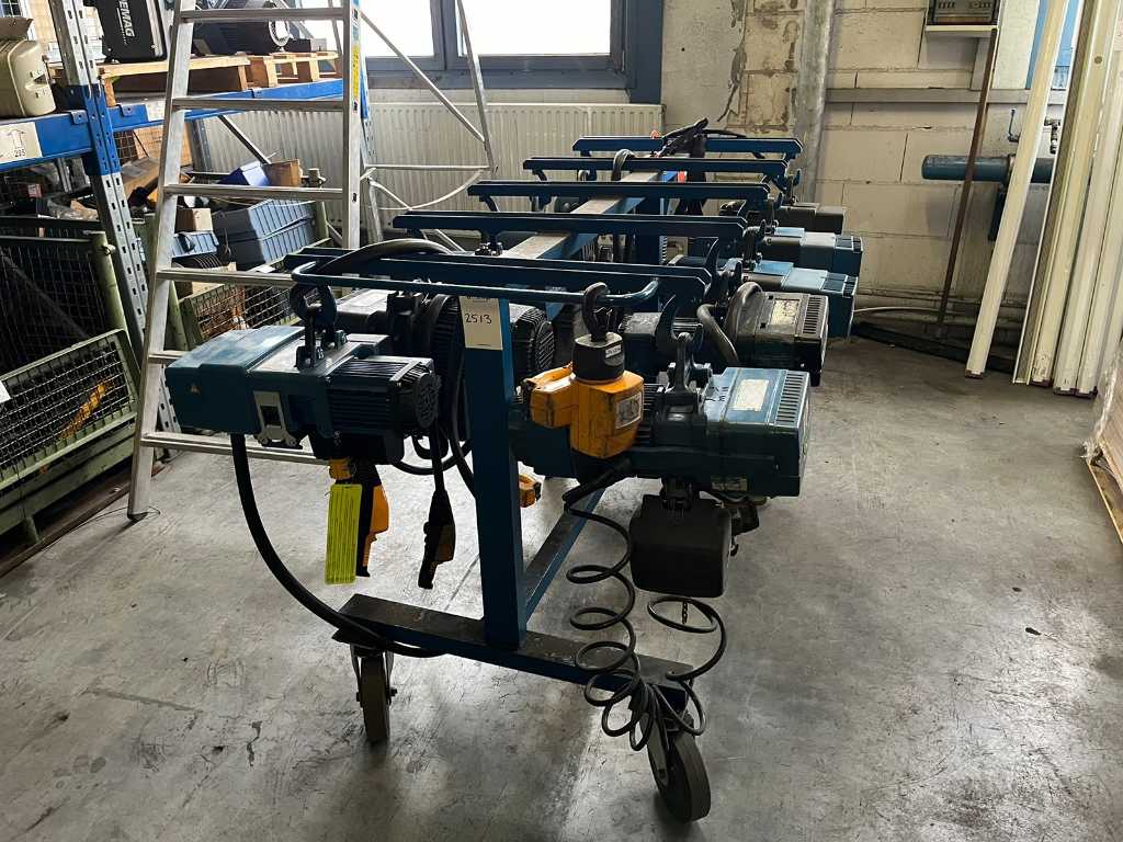 Chain Hoists with hanging trolley (11x)