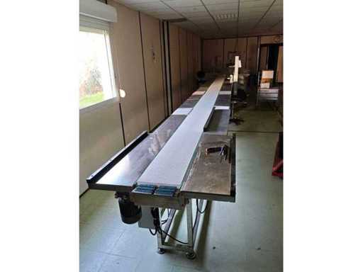 8m - Stainless steel preparation table