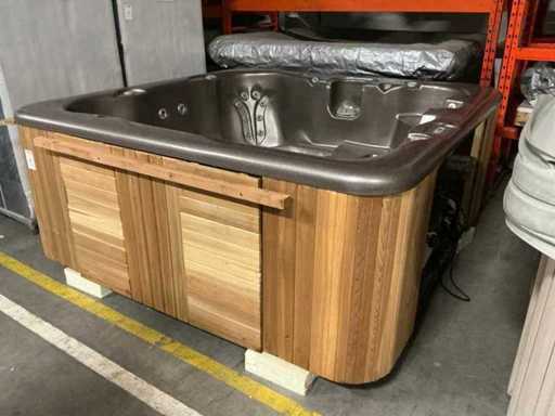 Belle & Moi Selkirk 2000 Jacuzzi