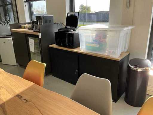 Glasdeurkoeling en keukenbenodigdheden