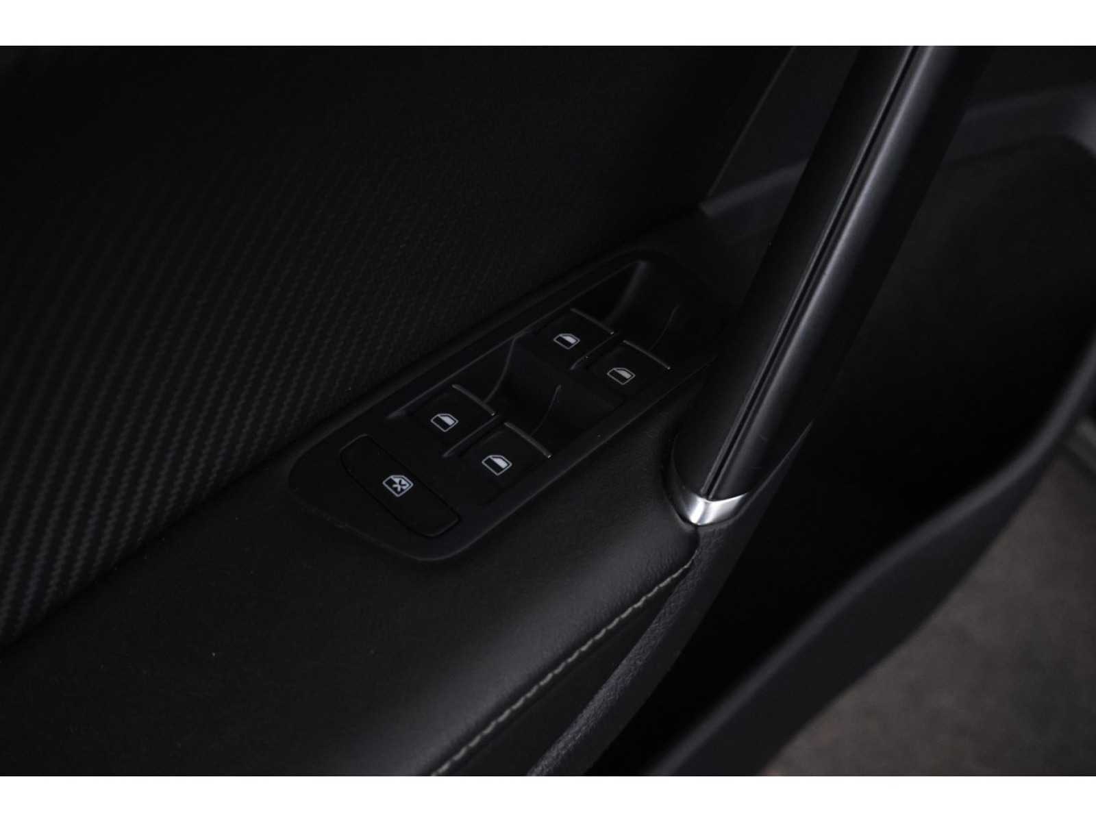 Volkswagen Golf R 4Motion 2.0 TSI 300pk 2014, S-411-FZ