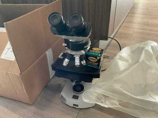 Microscopul Carl Zeiss