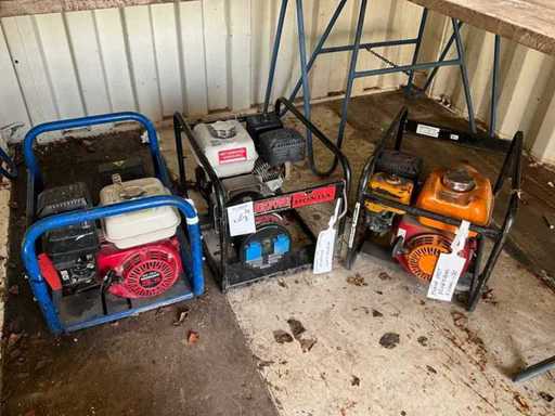 Emergency power generator (3x)