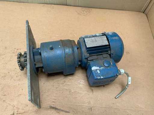 SEW-Eurodrive RF40 DT71D4IS silnik elektryczny z przekładnią