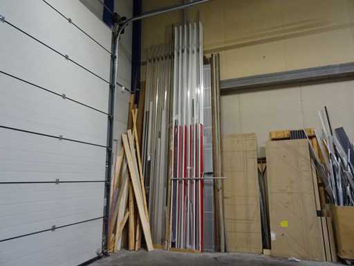 Lotto di battiscopa e profili