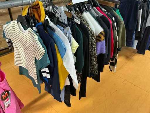 Charge verschiedener Kinderkleidung (49x)