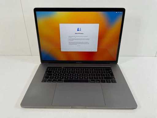 Apple MacBook Pro 15,5”, QuadCore i7, 16 GB RAM, 512 GB NVMe, AMD Radeon Pro 560 4GB Laptop