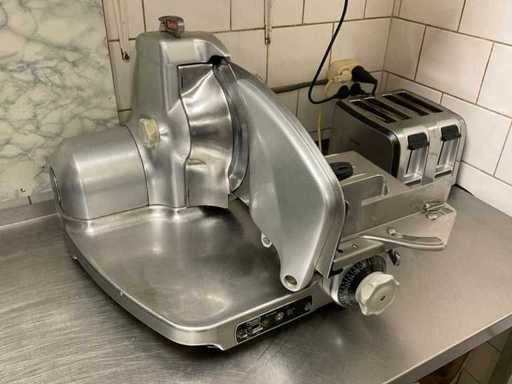 Maszyna do cięcia stołów Berkel 834