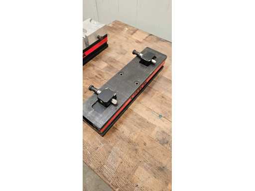 CHICK WORKHOLDING SOLUTIONS INC.   Precision modular clamping rail / workholding fixture