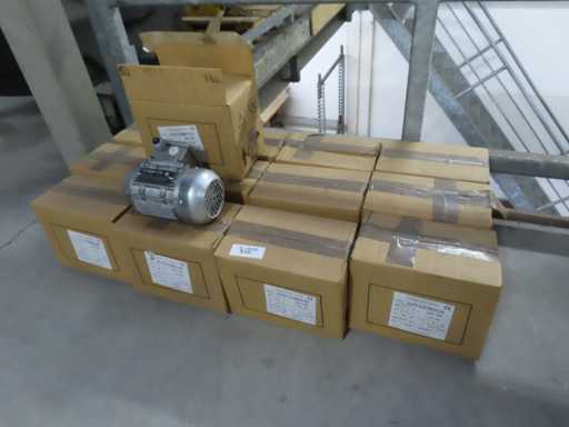 Elsto - E3TFC63M2C50 - 3 phase drive motor (13x)