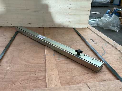 Extensión de 645 mm con tornillo de bloqueo (8x)