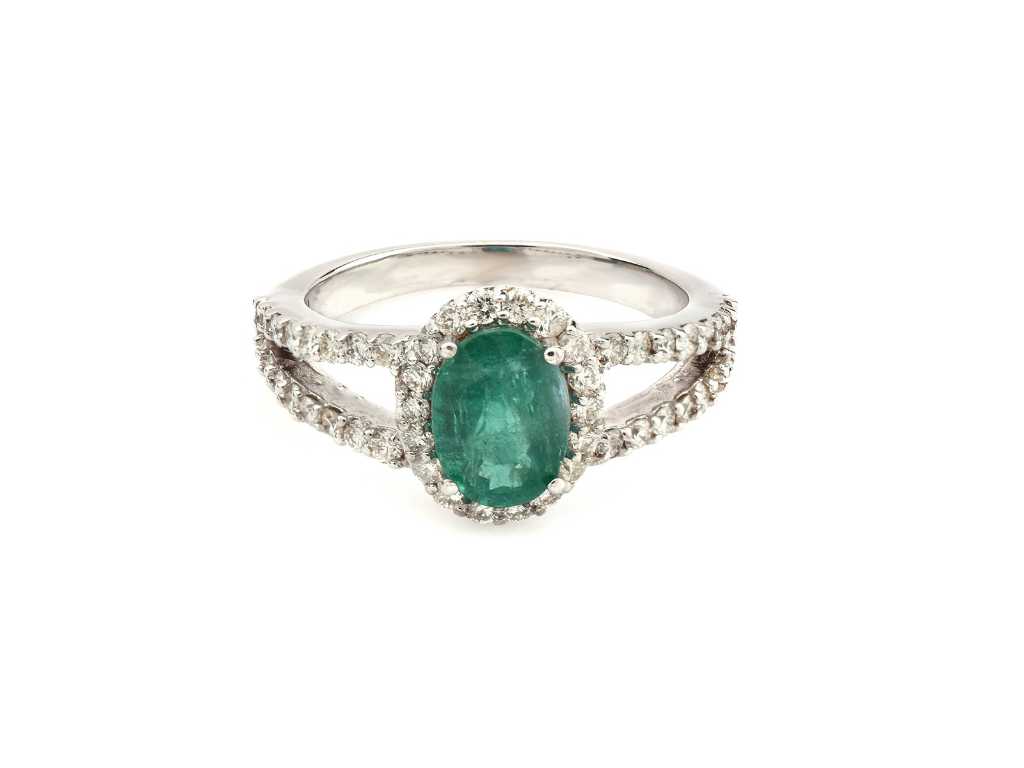 (Certified) Ring With Natural Emerald And Diamonds 4.22g