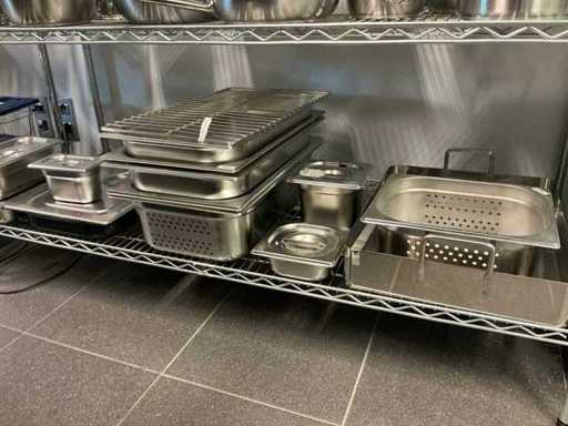 Różne pojemniki Gastronorm ze stali nierdzewnej (12x)