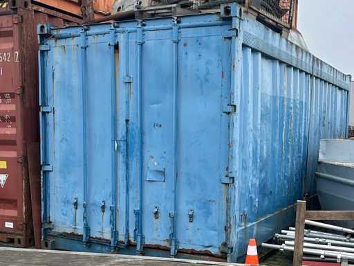 20 ft Sea container & various floats