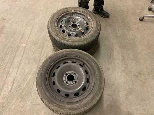 Winterbanden op stalen veegspullen 185/60 R15 | so001364 I24