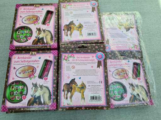 Knutsel je eigen paardenarmband