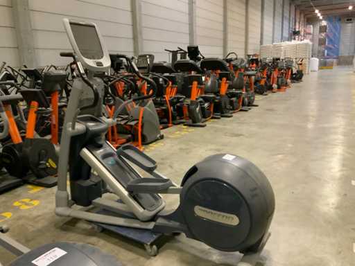 Precor 885 P80 EFX Elliptical Elli