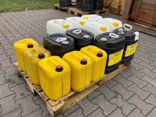 Charge von Schmierstoffen und Reinigungsmitteln