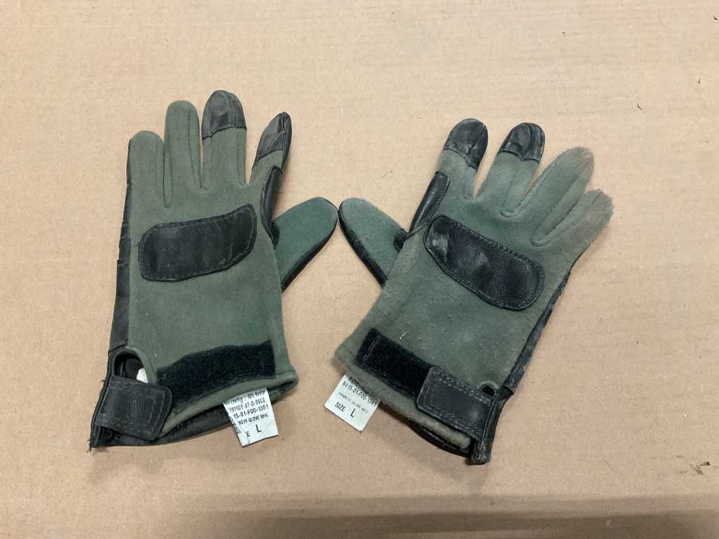 Cold weather gloves (2x)