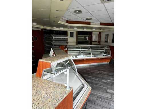 Wnętrze lady do wydawania / całe wnętrze piekarni