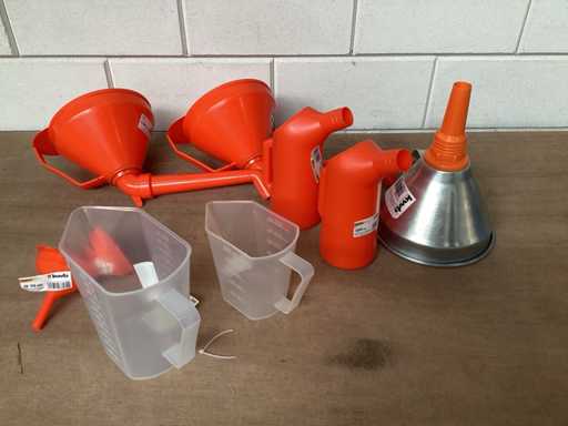 Entonnoirs et gobelets doseurs KWB mix lot