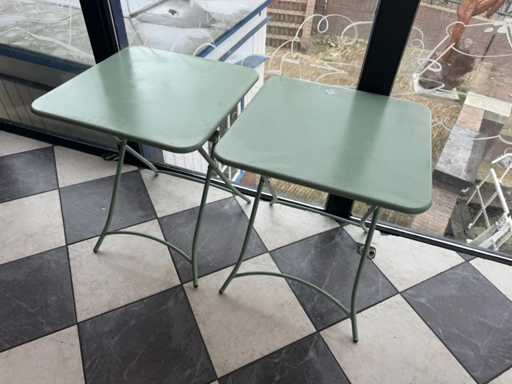 Table pliante en métal (2x)
