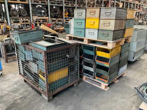 Partij magazijnbakken