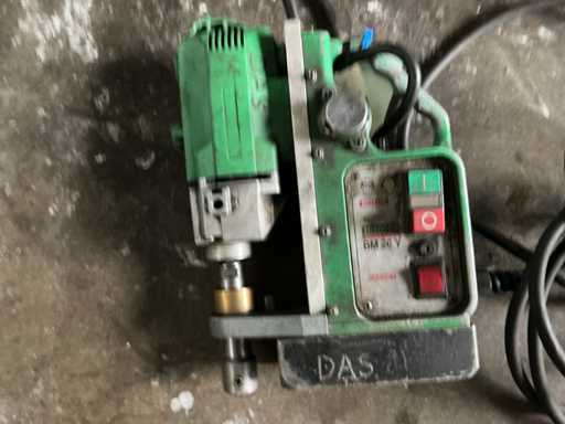 Hitachi. Magnetische boormachine