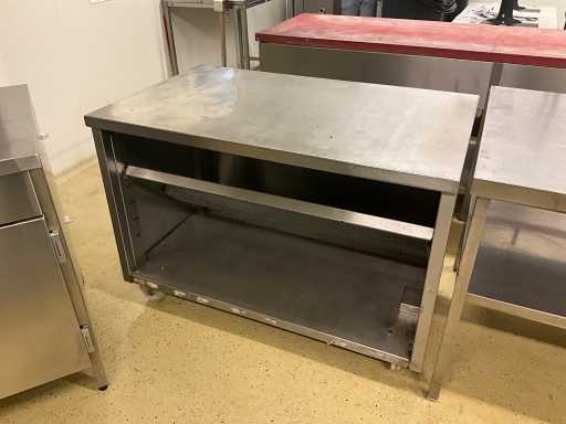 Tables de travail en acier inoxydable