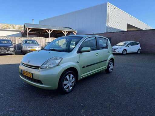 Daihatsu - 2006 - Sirion 2 - 1.0-12V Trend - 34-SR-GJ