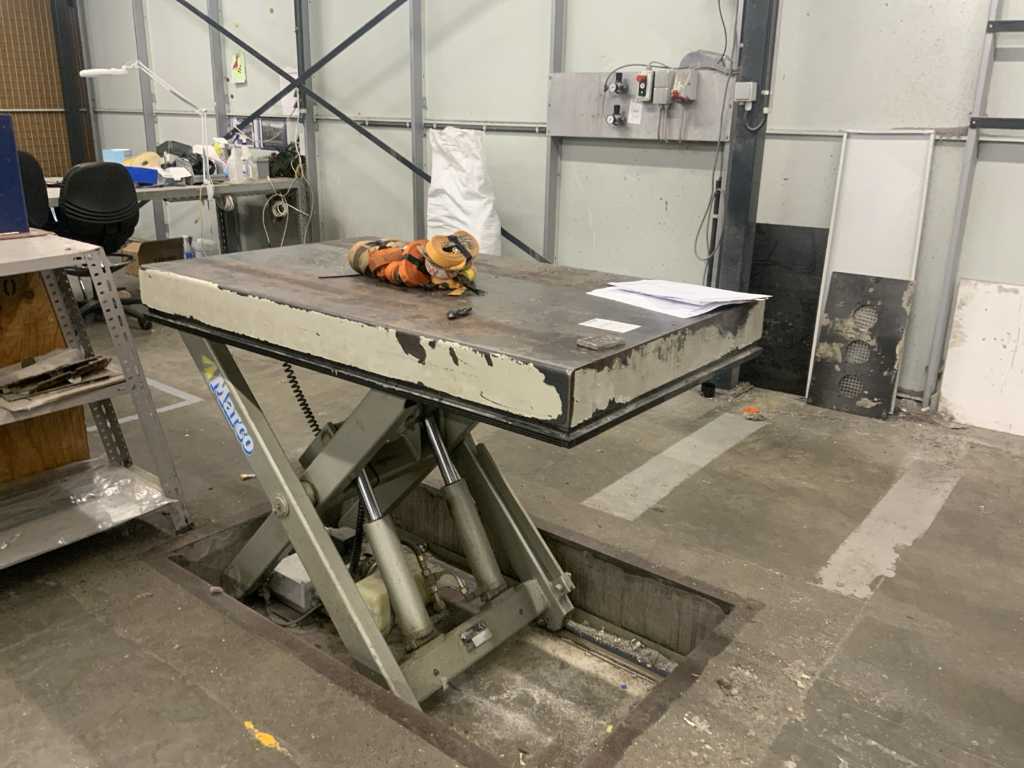 1998 Marco 11-015090-D2 lift table