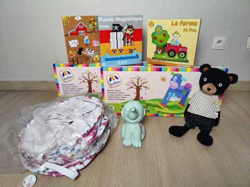 Peuterspeelgoed: 2 Hobbelpaarden - 2 Magneetpuzzels - Hamertje Tik - Knuffelbeer - 2 opbergzakken - Nachtlampje