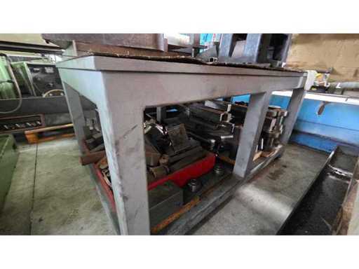 Viele Teiltisches mit Zubehör