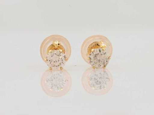 18 KT Yellow gold Earring With Natural Diamond