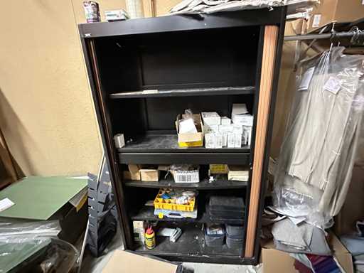 Szafka z zawartością