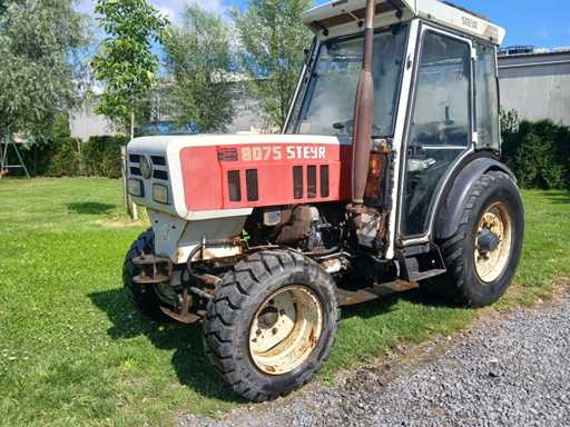 Steyr 8075 Smalspoor tractor