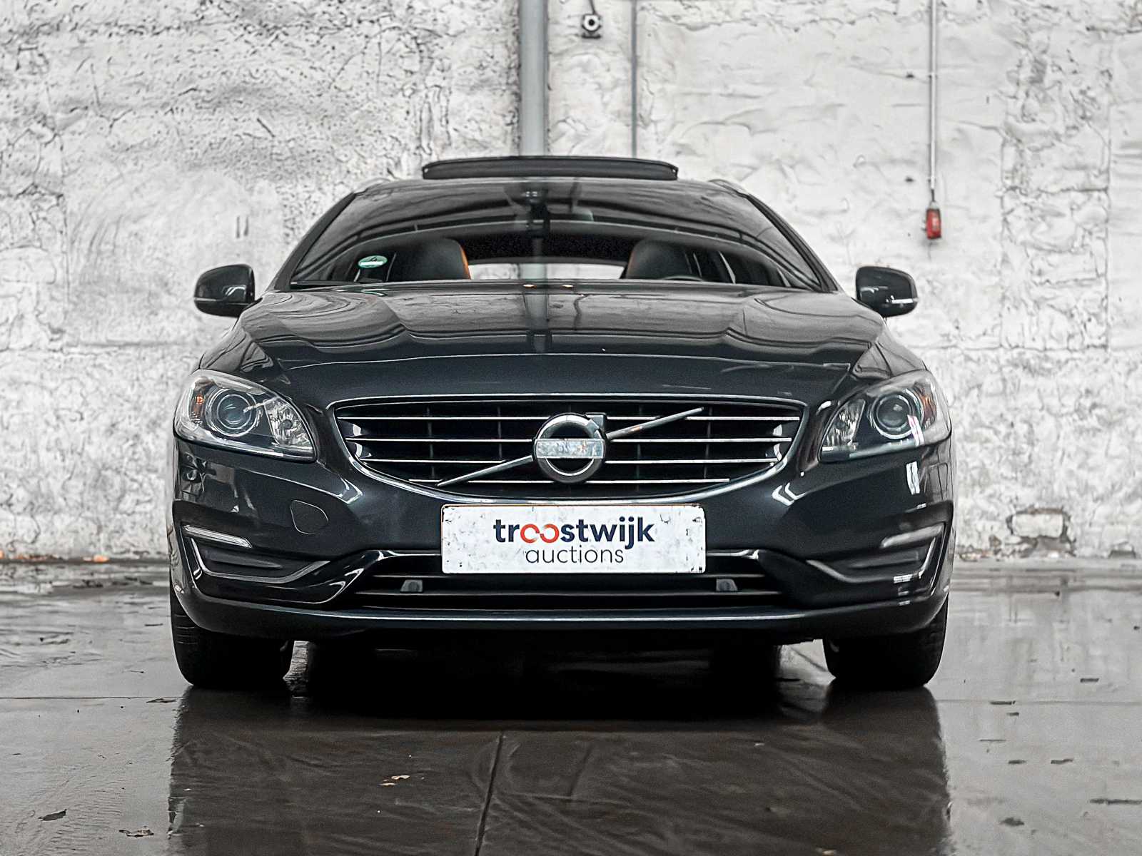 Volvo V60 2.4 D6 AWD Pl.i Sum. 215pk 2014, 3-TLD-47