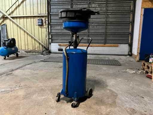 Mobile oil extractor