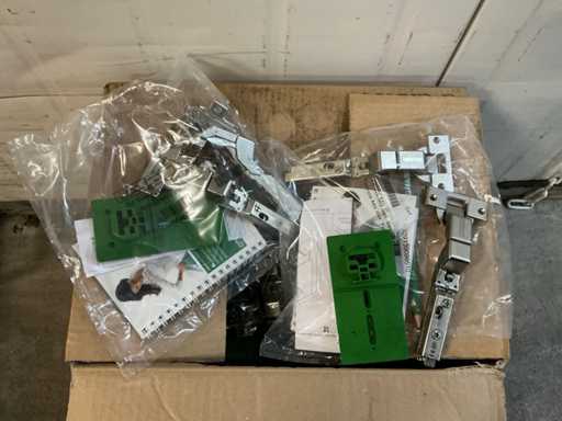 Charnières d’armoire de cuisine en herbe