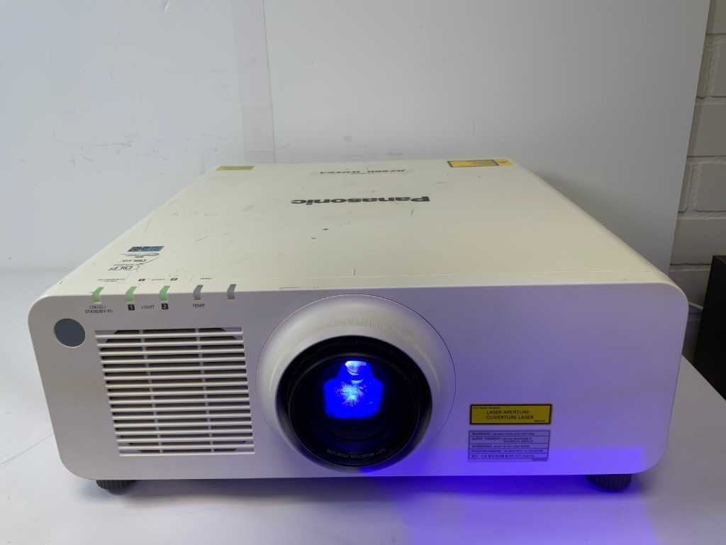Proiector laser Panasonic (PT-RZ660) 6000 lumeni WUXGA